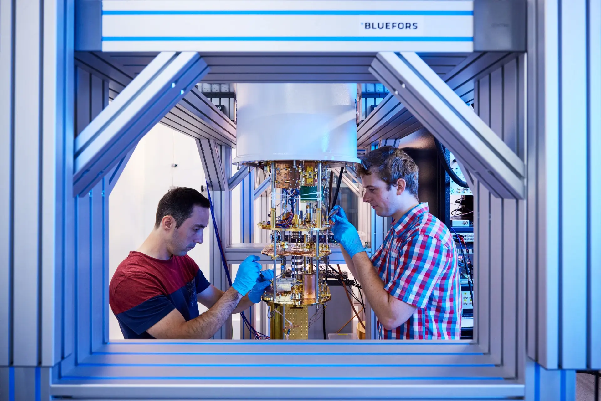Silicon Quantum Computing و Bluefors يشاركان في تطوير الأنظمة