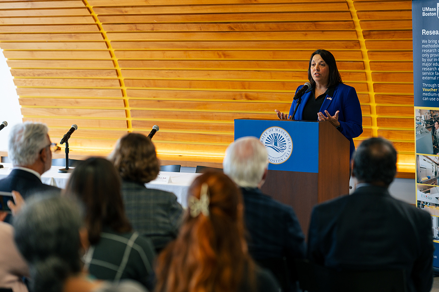 جامعة UMass Boston تحصل على منحة 3.8 مليون دولار لتوسيع التسويق الحسابي للأجهزة الكمومية