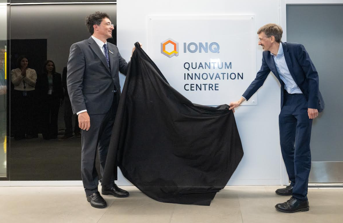 IonQ وجامعة Cambridge يفتتحان مركز الابتكار الكمومي الجامعي الأول